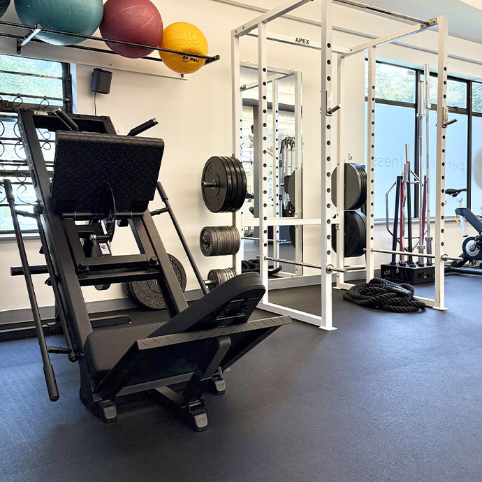 row-1.2 woman working out